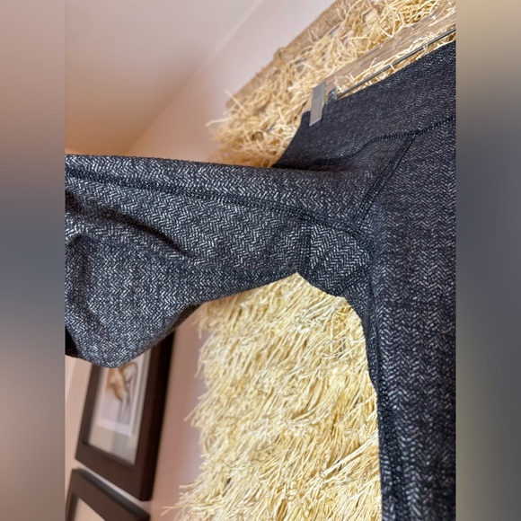 Lululemon•Wunder Under Pant•Herringbone Black / Rose Long 30” Mid Rise•EUC• Sz 4 - Picture 12 of 16